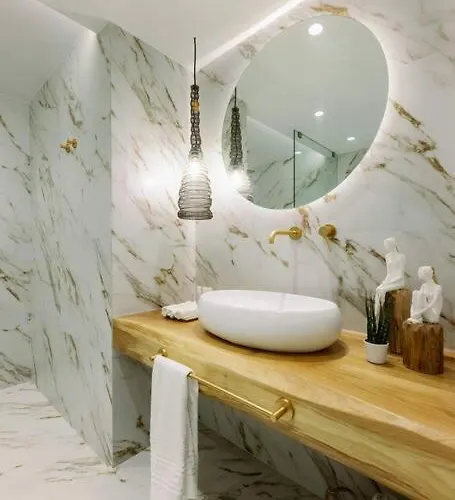 Venus With Hot Tub * Ájosz Prokópiosz