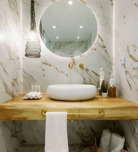 Venus With Hot Tub *