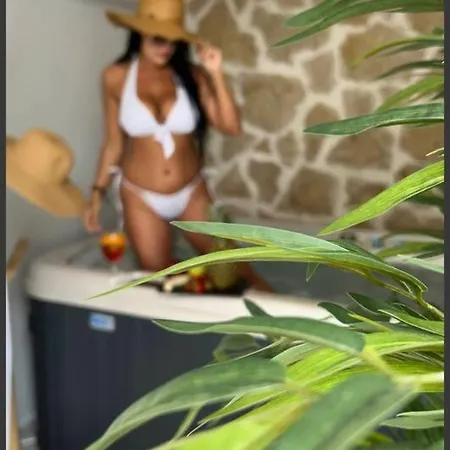 Venus With Hot Tub Агиос-Прокопиос
